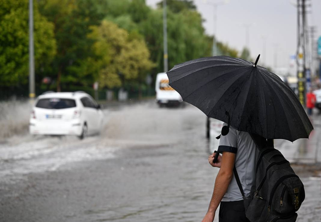 Ankara’da sağanak yaşamı felç etti! Alt geçit ve caddeler sular altında kaldı - Resim: 21